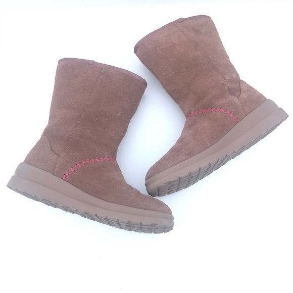 ♦️SOLD♦️UGG Australia I Heart Kisses Tan Suede - Picture 6 of 14